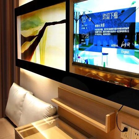 Lavande Hotel Zhuhai Gongbei Port Of Entry Екстер'єр фото