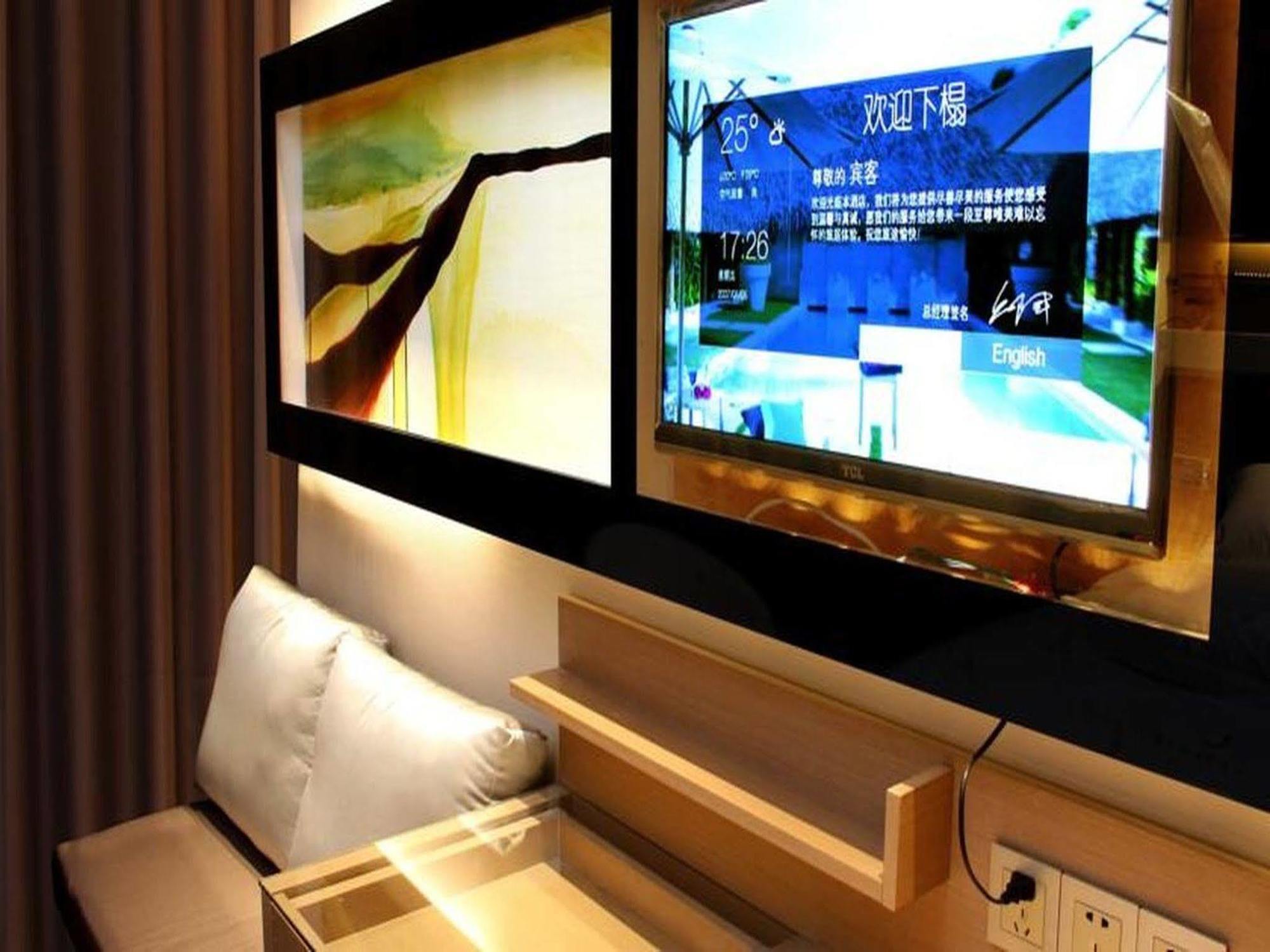 Lavande Hotel Zhuhai Gongbei Port Of Entry Екстер'єр фото