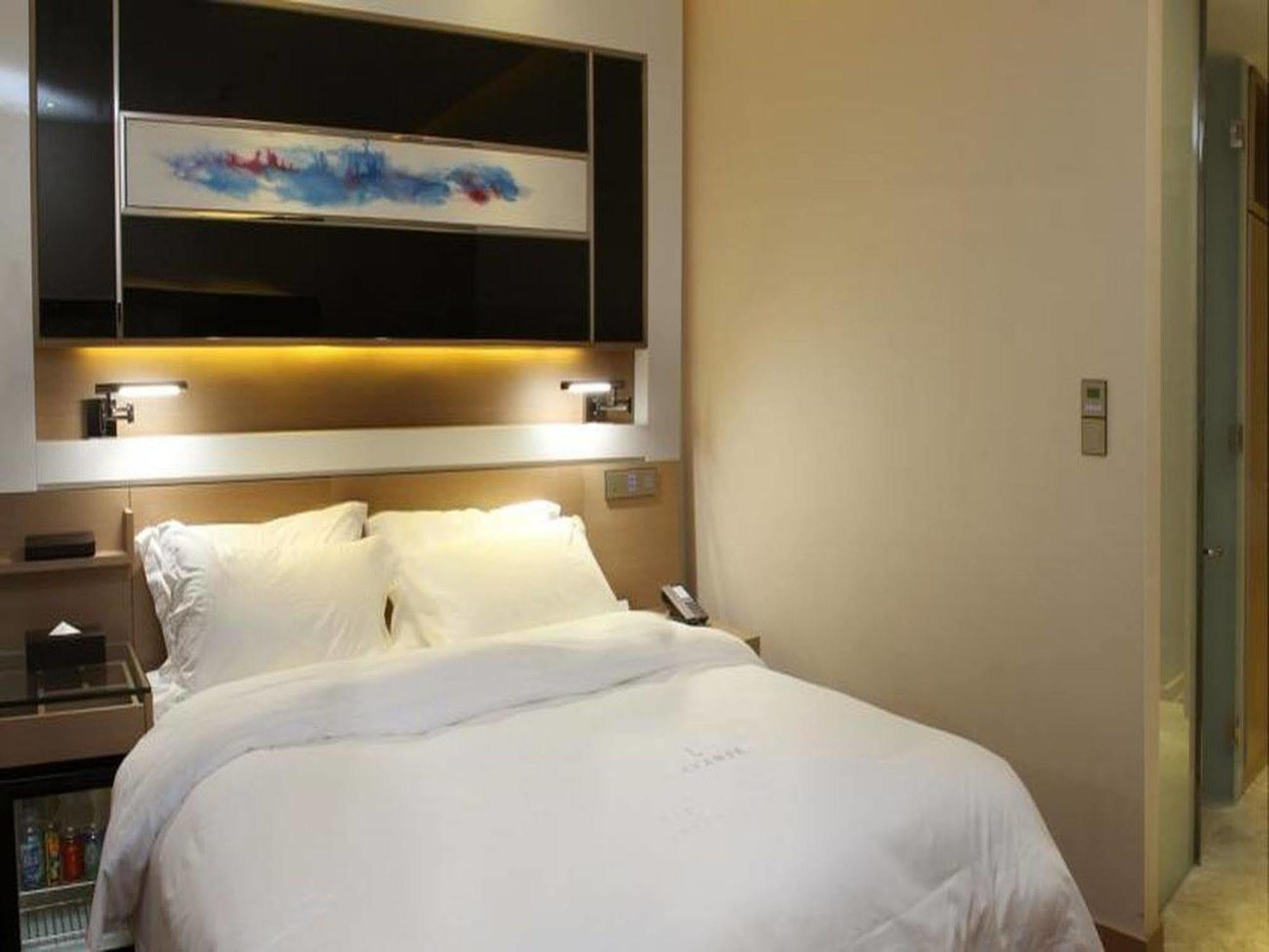Lavande Hotel Zhuhai Gongbei Port Of Entry Екстер'єр фото